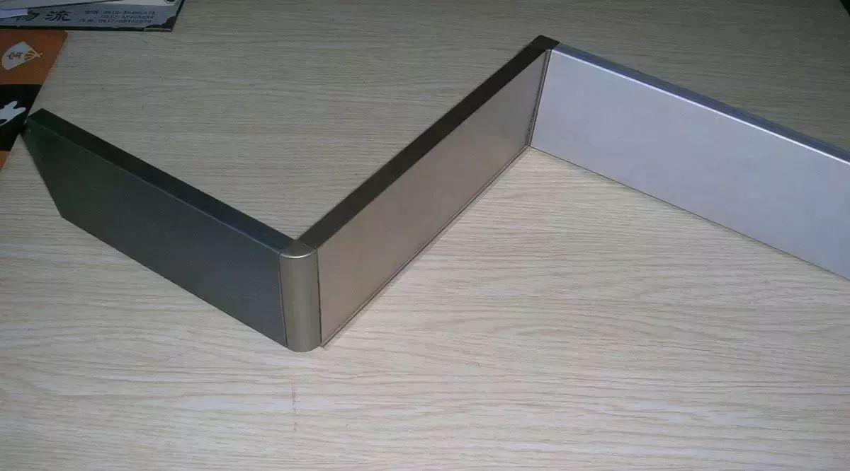 踢脚线安装了怎么返工,装修瓷砖踢脚线太丑怎么改