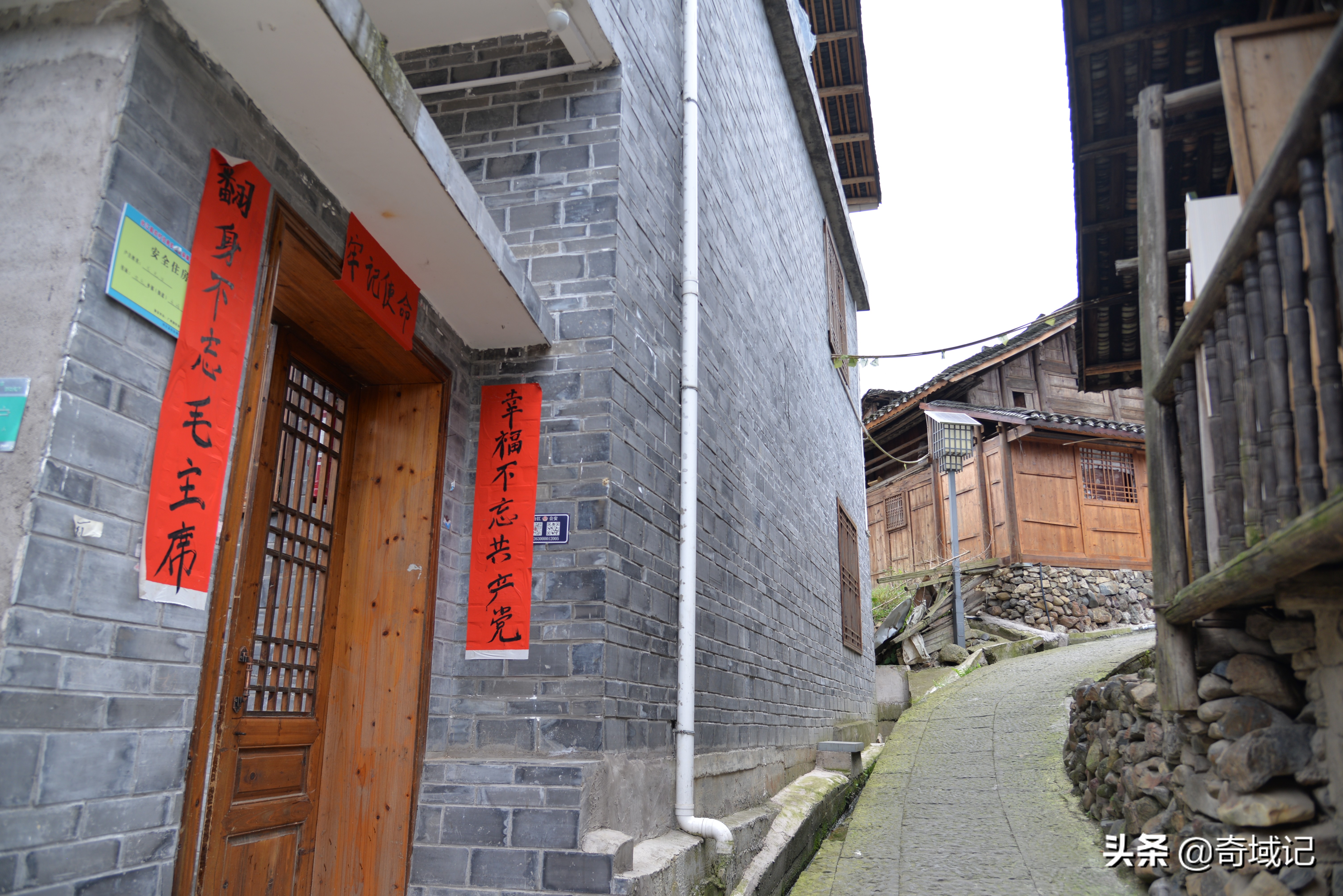 贵州苗族最长独木龙舟赛视频,贵州黔东南龙舟长滩