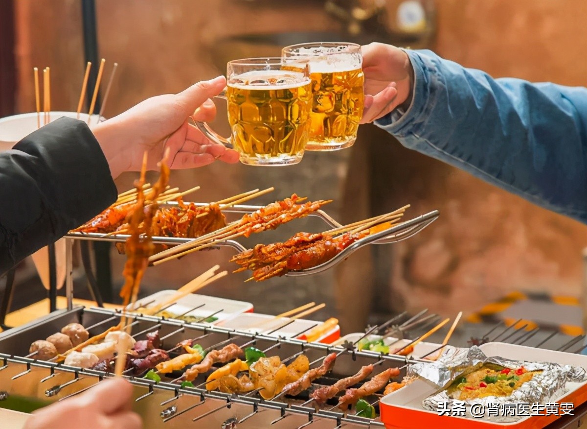 小伙吃夜宵喝啤酒肾衰,喝酒导致的肾衰竭案例