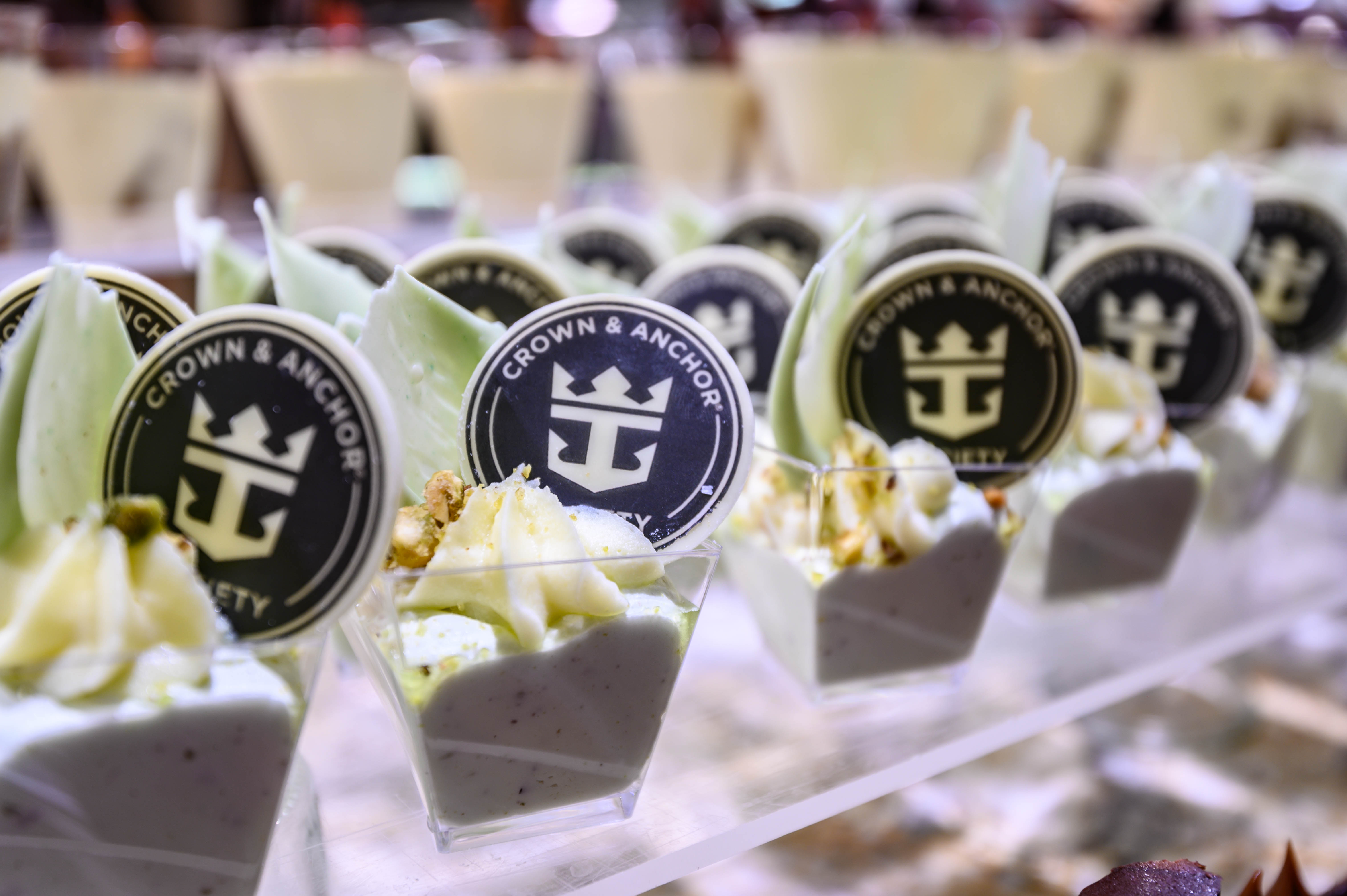 世界第一艘豪华邮轮,世界最大豪华邮轮首航