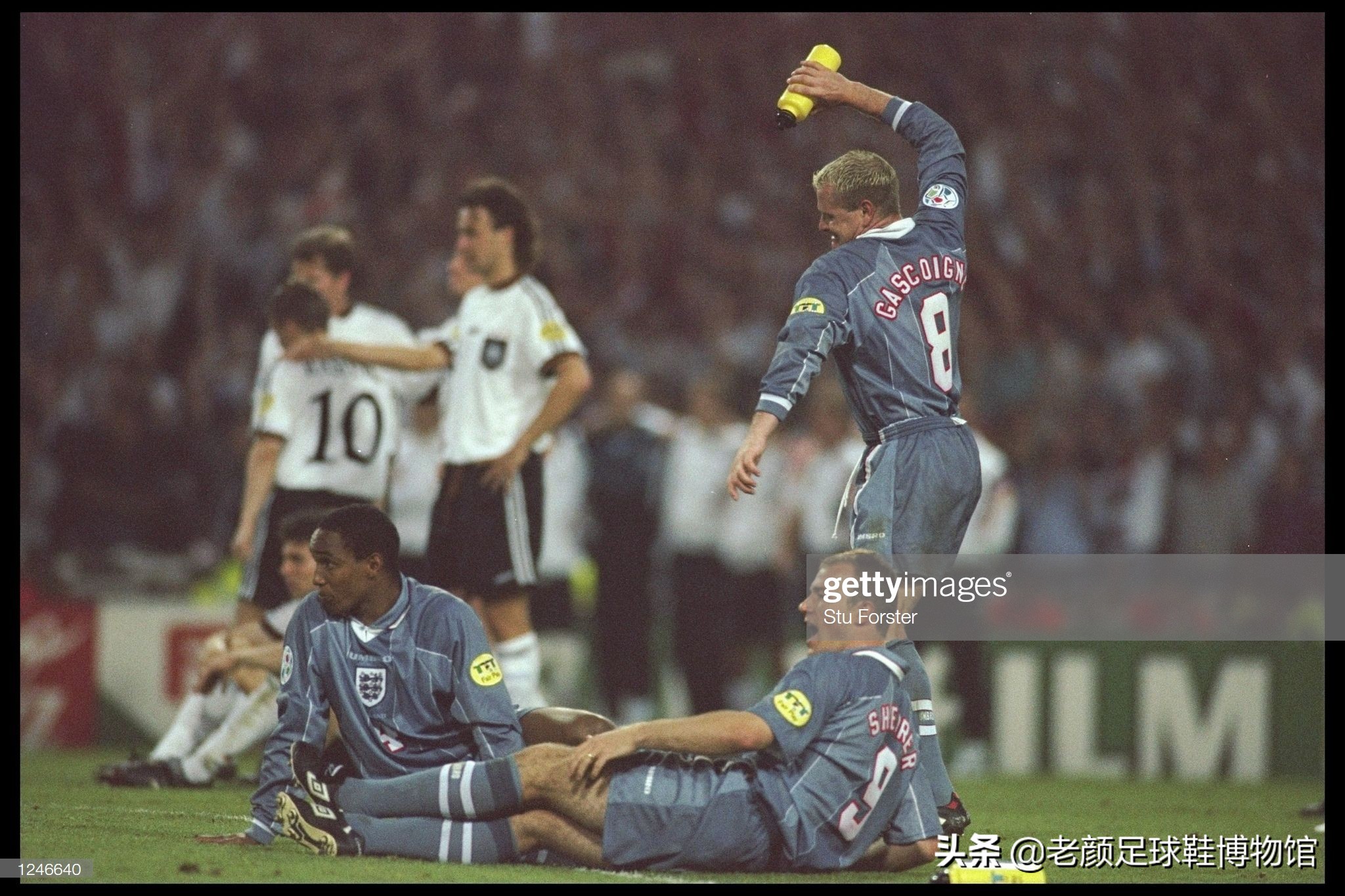 破产酒鬼的球鞋拍卖值6万,加图索的恩人名字成为香港路名