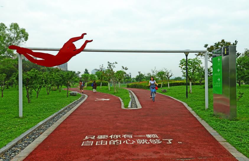 为什么洲际英迪格等大牌，美国艺术家都涌入这座偏远小镇？