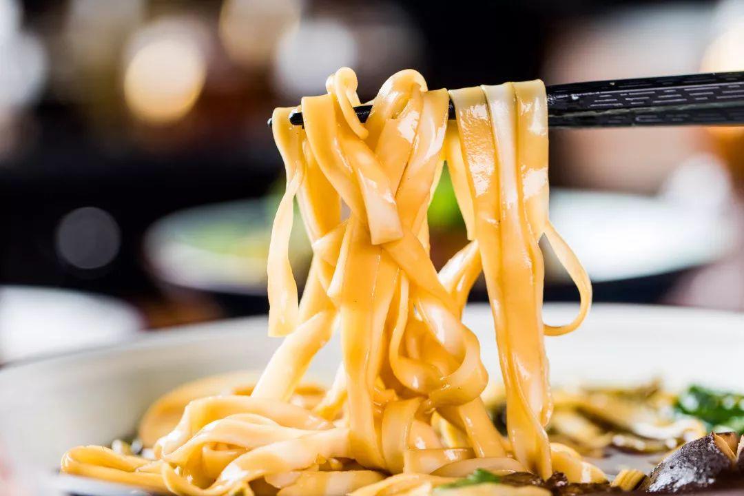 外国人喝中国精酿,外国人喝的真正的精酿