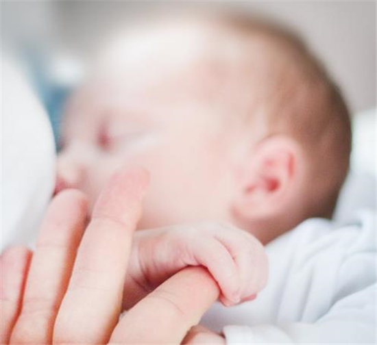顺产的宝宝跟剖的宝宝有啥不一样,顺产宝宝和剖腹产宝宝的区别