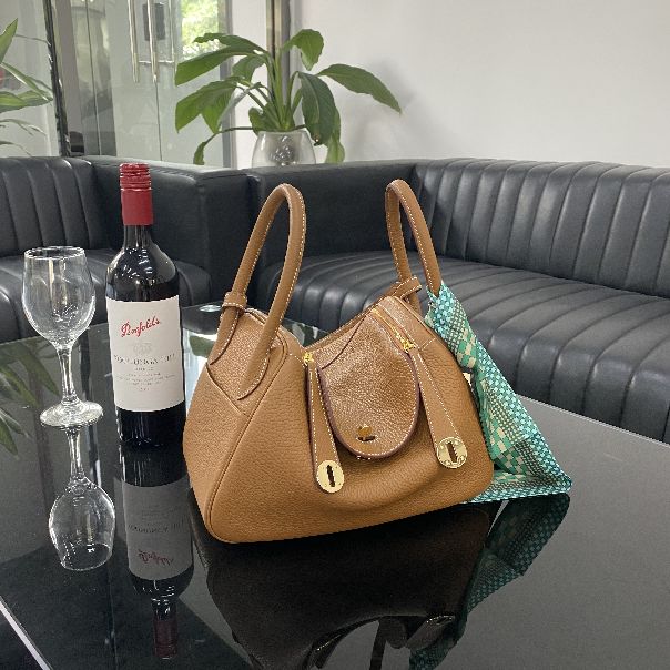 爱马仕hermeslindy有几个颜色,爱马仕lindymini和苹果13pro