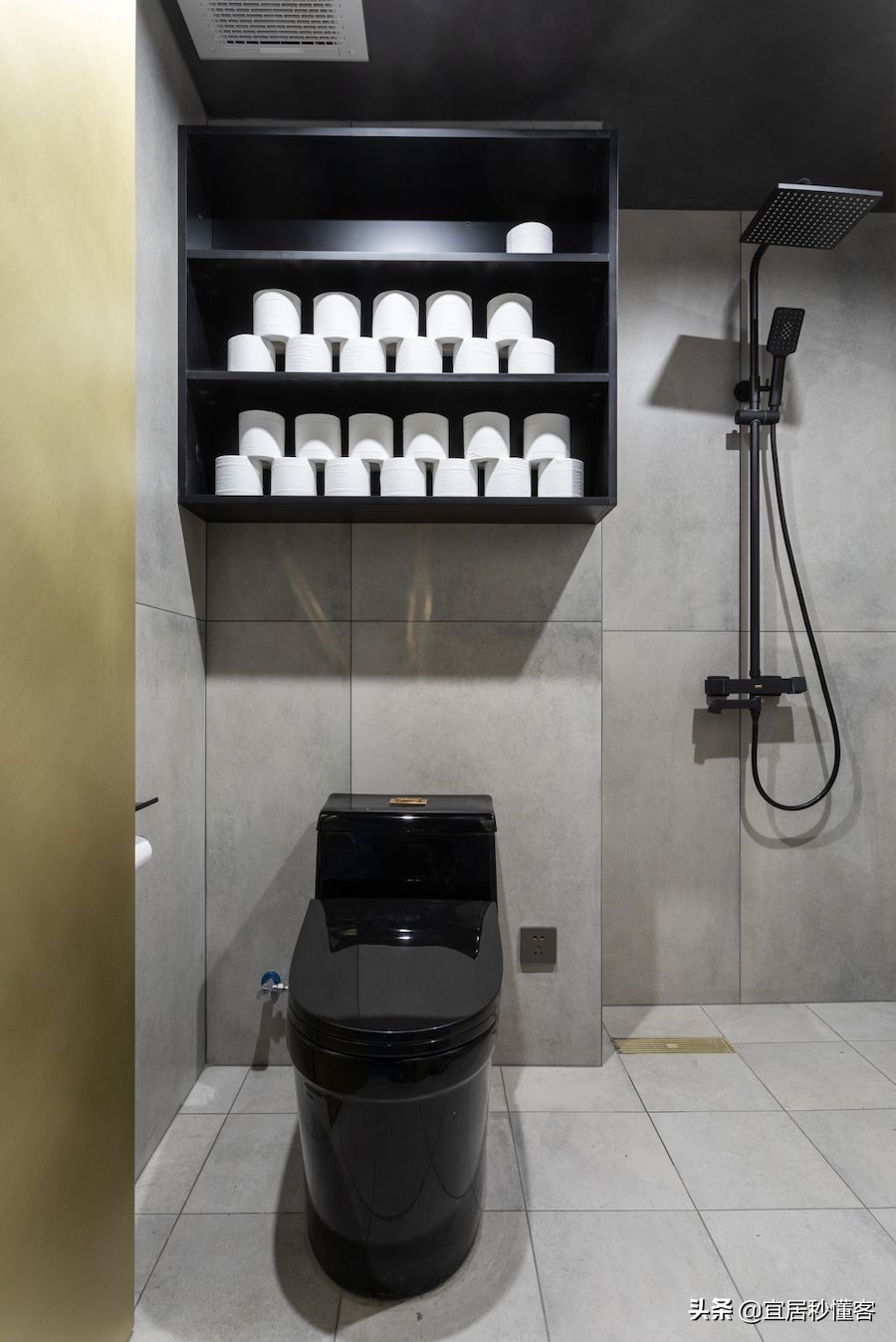 98年纹身师一人宅，酷炫工业风，家里一半面积是客厅