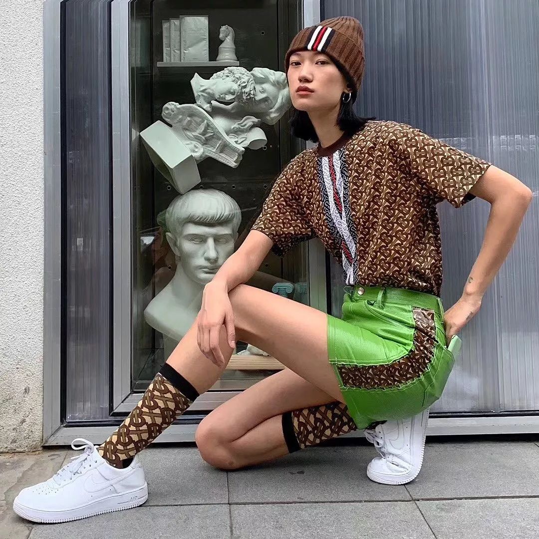 burberry近5年高级成衣的共性,Burberry为什么印花都在里面