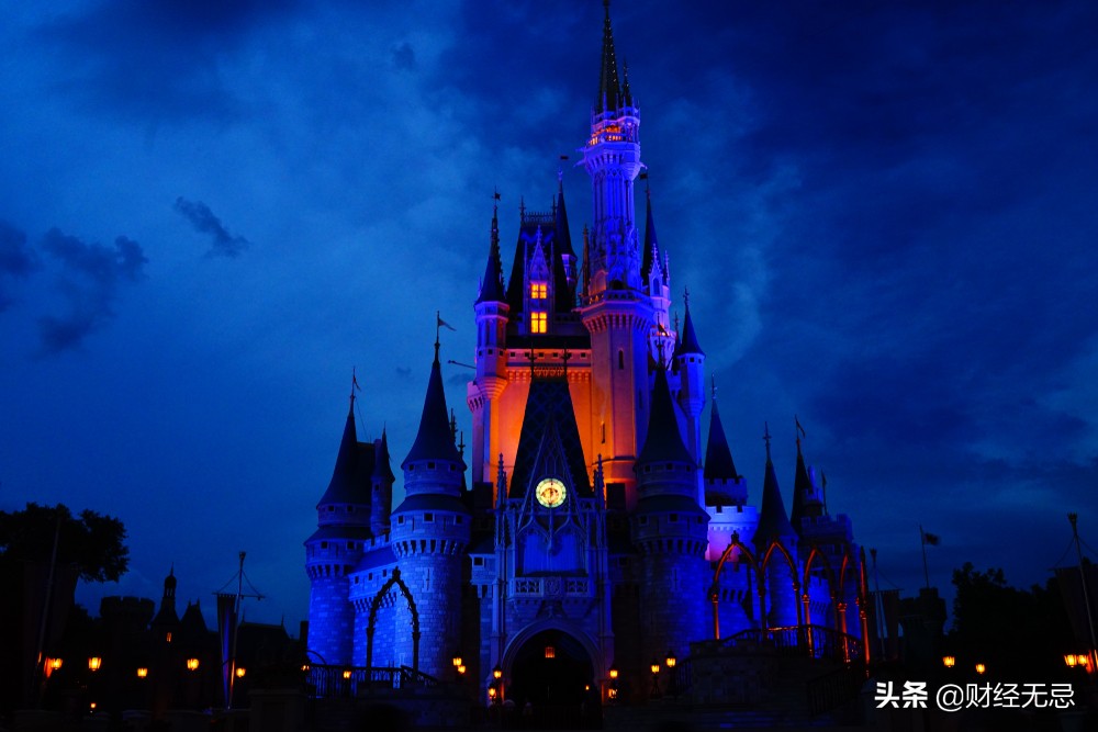 一山不容二虎，香港迪士尼眼红上海迪士尼红火经济，盈利困境难解