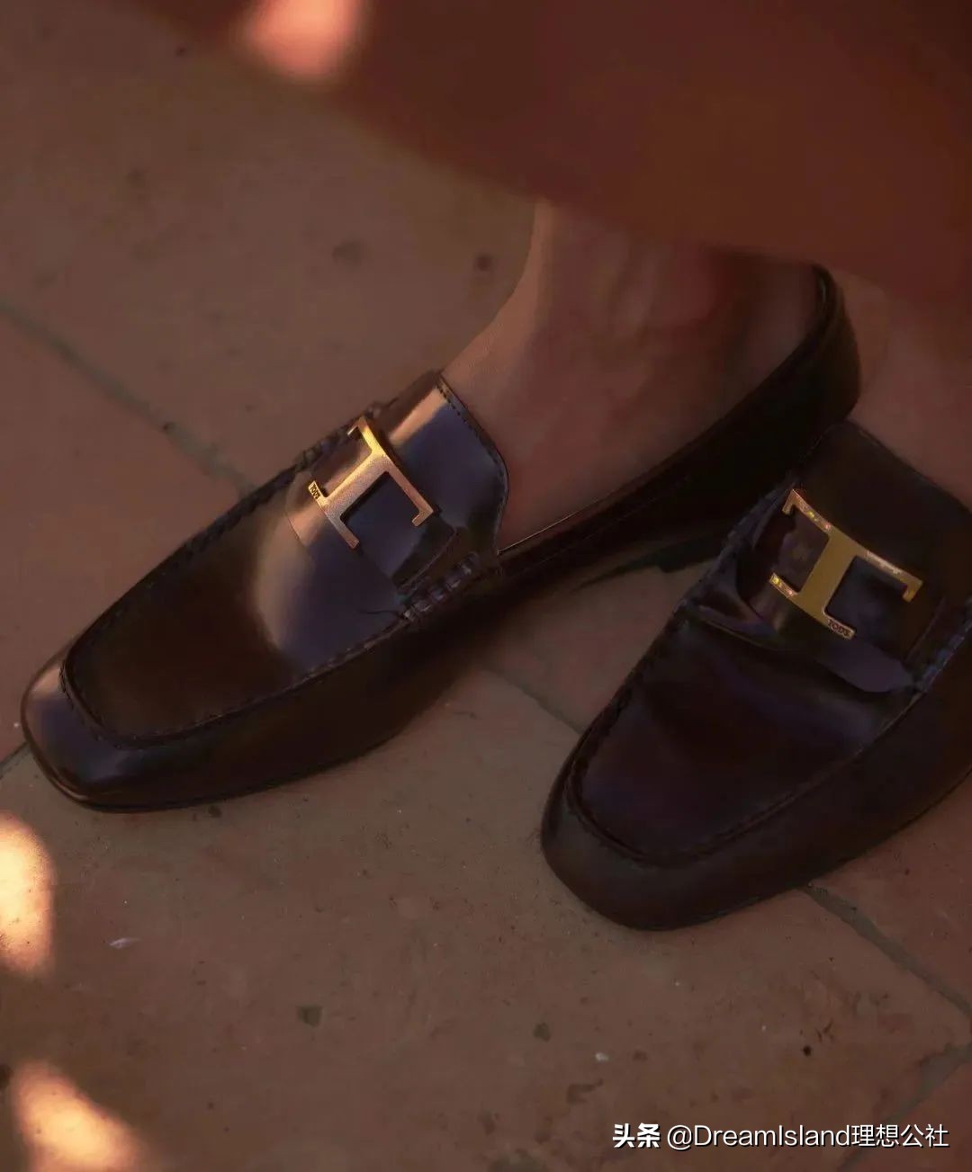 街拍白色乐福鞋,达妹街拍图文