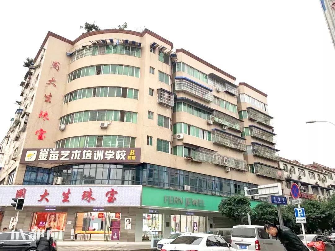 大运村建设火热朝天，成都大学已经上天