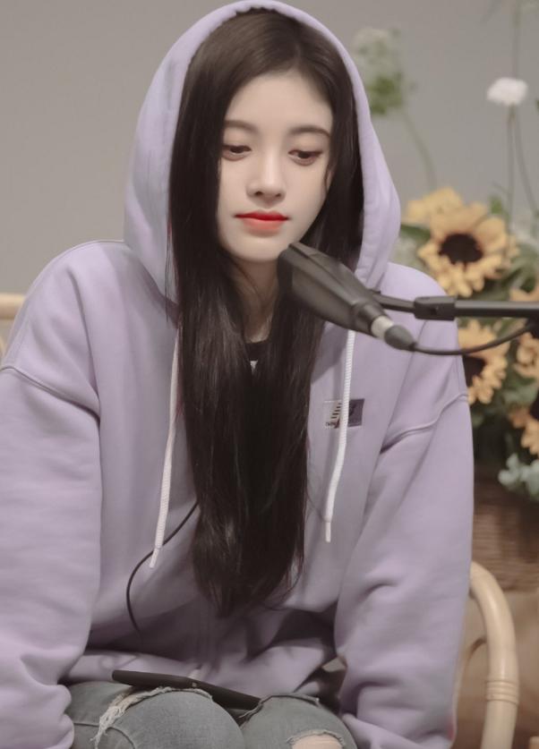 鞠婧祎锁骨有痣,鞠婧祎锁骨下有痣