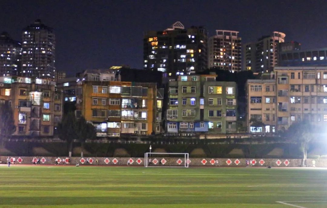 不到人民体育场,你不会知道厦门的秋夜有多野