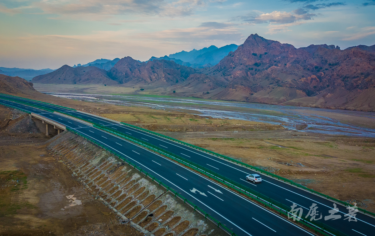 探秘内蒙古阴山,穿越巴彦淖尔探访塞外长城