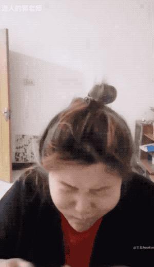 别骂了！靠放屁，抠鼻，舔葱走红的“郭老师”，其实挺可怜的