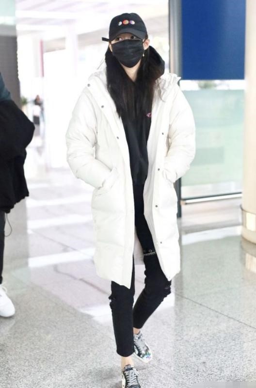 关晓彤光脚不穿袜子不怕冷,关晓彤挑战单腿站立