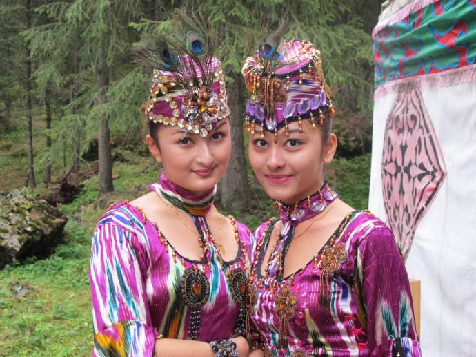 维族姑娘为什么那么漂亮,为什么维族美女多