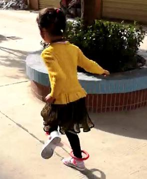 对于孩子离家出走大人应怎么教育,背井离乡孩子哭闹怎么办