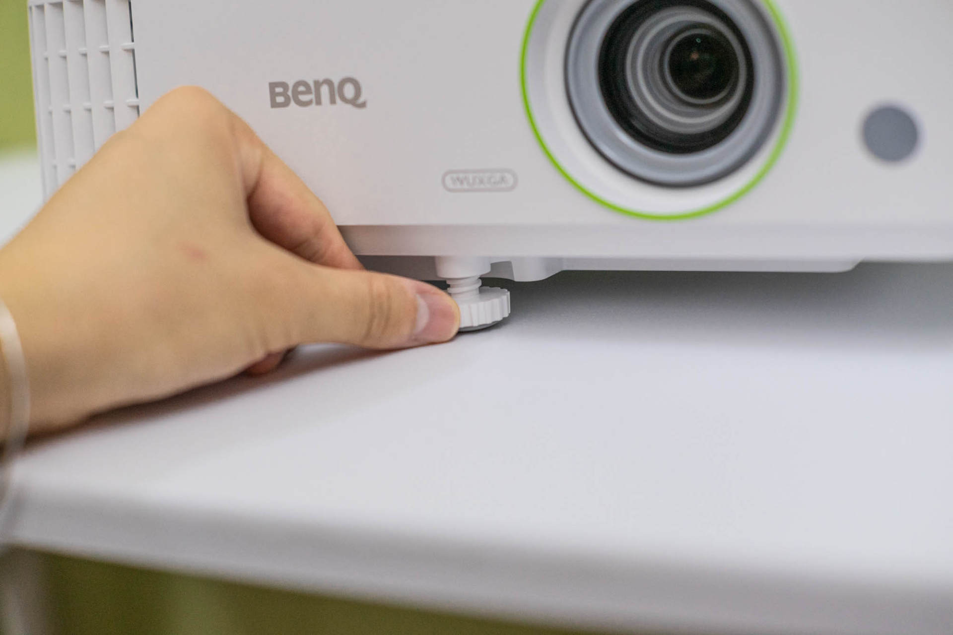 明基推出商务智能宽屏超清新旗舰明基E590投影仪评测