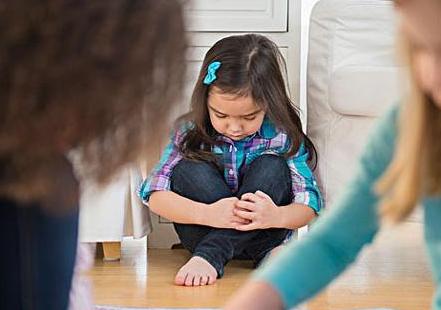 儿童聚光灯效应如何克服,孩子害怕聚光灯