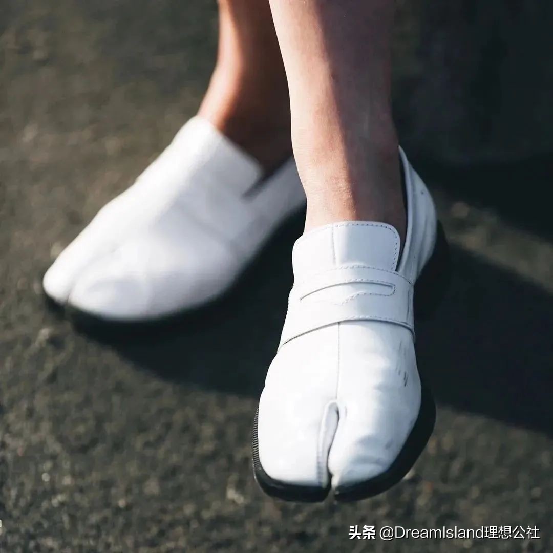 街拍白色乐福鞋,达妹街拍图文