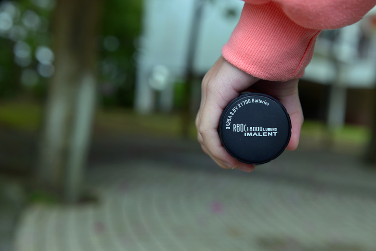 自从拍完这个手电之后,公园里人少了好多