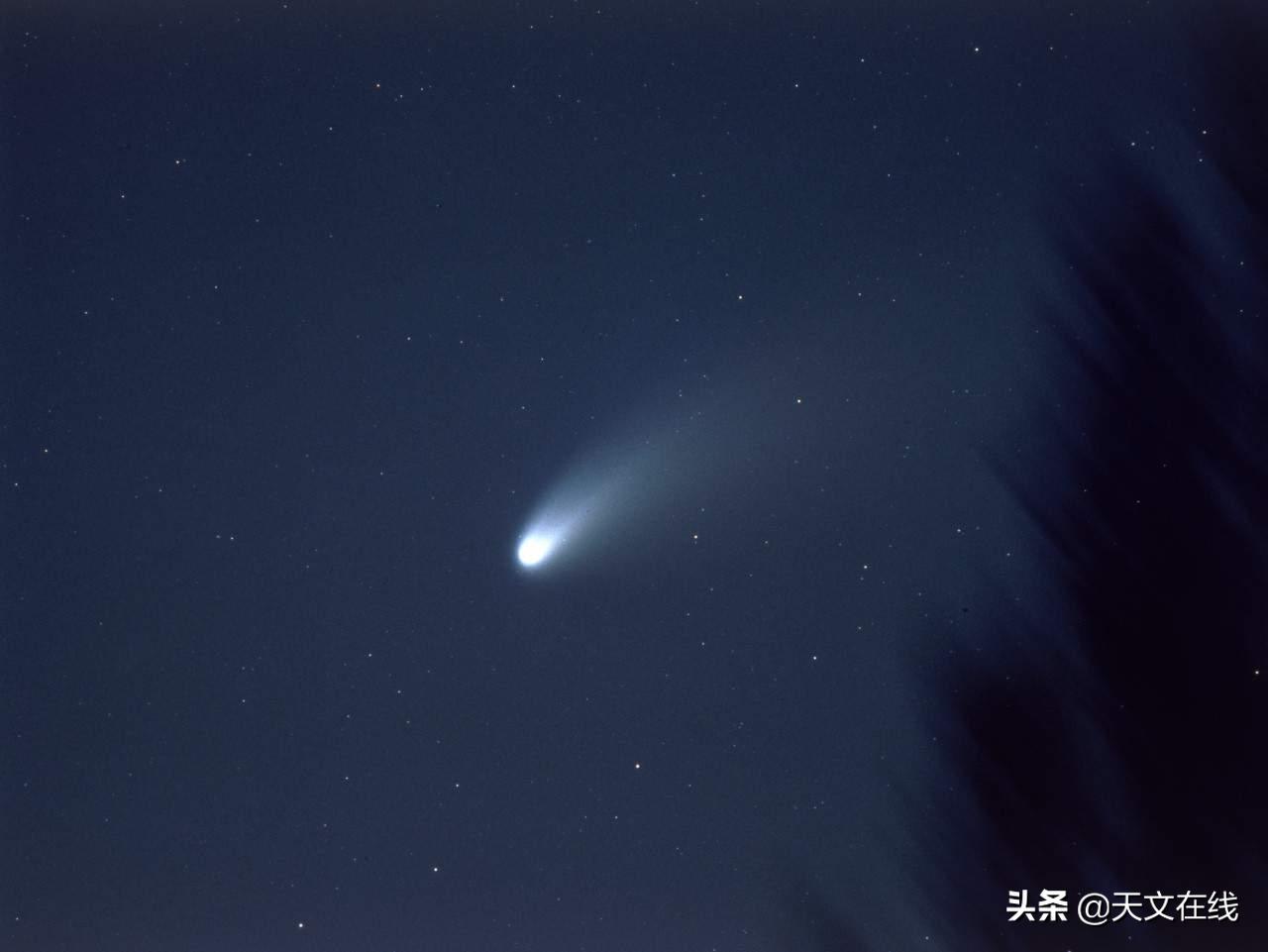 太过耀眼:“世纪彗星”ATLAS疑似解体,它能否顺利“路过”地球