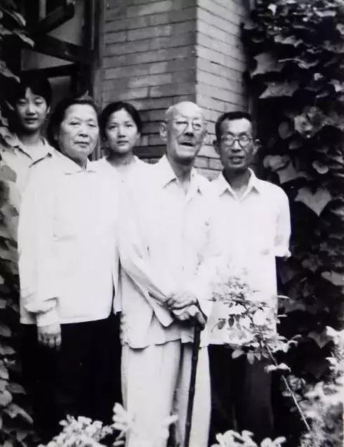 潘素：沦落风尘却蕙质兰心，慧心百年，素韵流芳，徜徉青山绿水