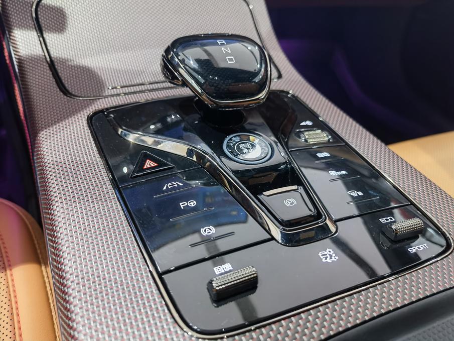 比亚迪汉ev丹拿版,汉丹拿极光蓝