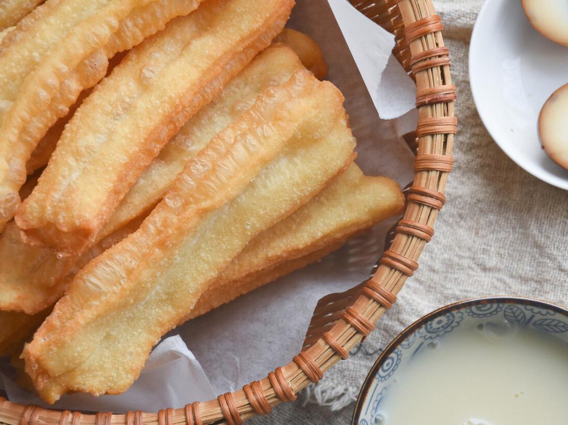 生熟共存、软硬兼“吃”，速冻油条品类打新牌