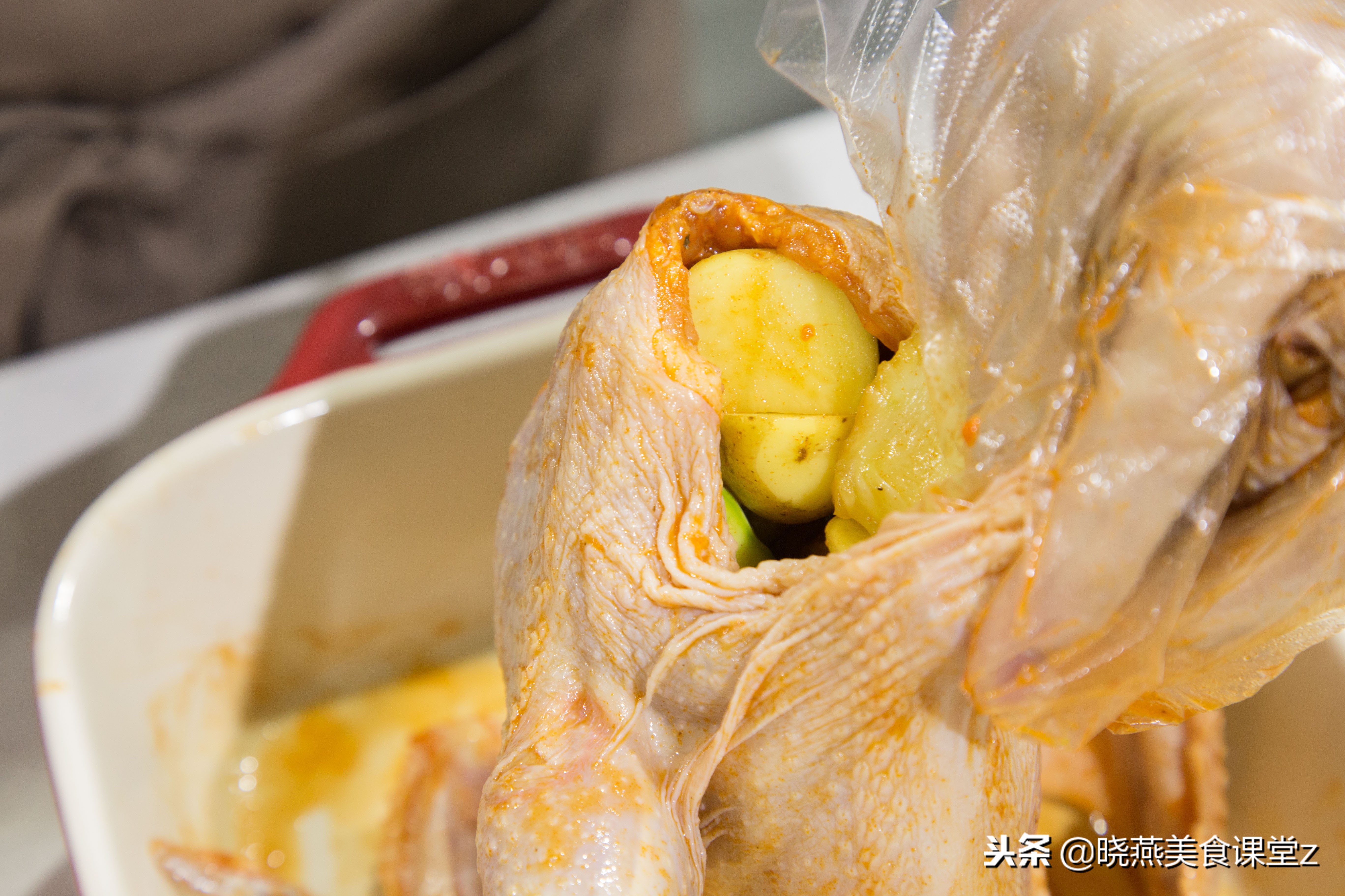 新奥尔良烤鸡怎么保持皮嫩,烤箱新奥尔良烤鸡做法教程