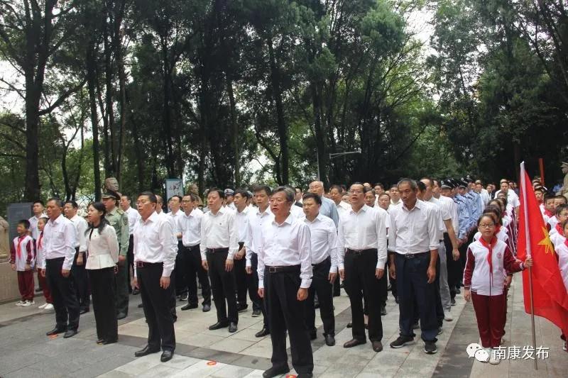 龙南县隆重开展烈士纪念日活动,南康烈士陵园最新消息