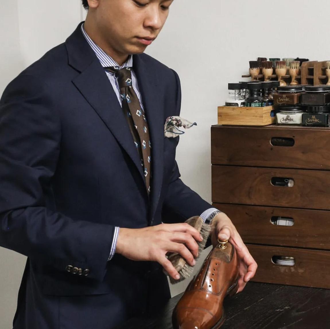 皮鞋脏了怎么擦鞋才好,正装皮鞋擦鞋教程