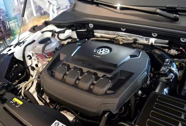 自动挡和手动挡高速堵车哪个累,堵车的时候自动挡可以用空挡吗