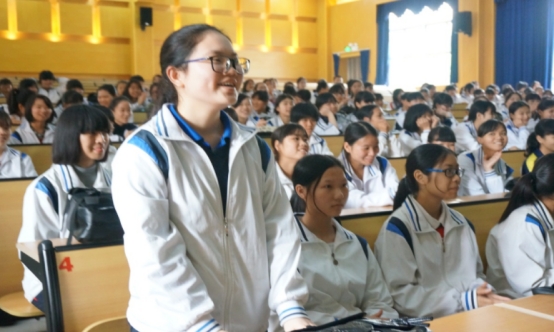 分数低女生选什么专业就业前景好,女生报考志愿冷门专业