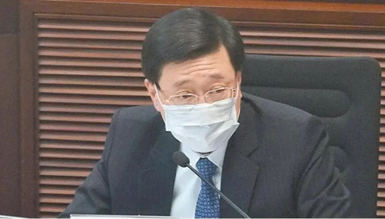 「12.2新闻速递」浸大学生会会长方仲贤被捕；《我和僵尸有个约会》重启；澳门11月*彩博**收入下挫七成