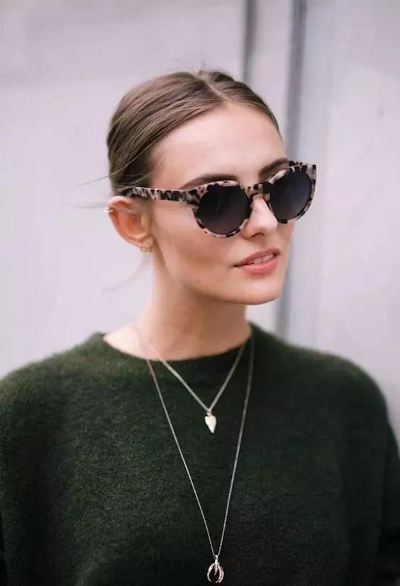 毛衣和毛衣链的搭配,原来毛衣还能这样穿