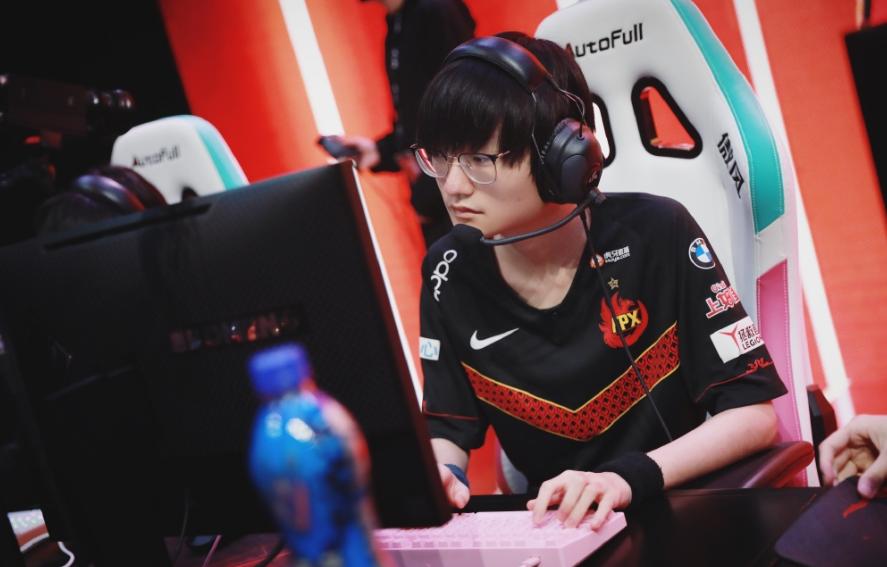 喝口水需要20秒？Zoom透露小天手伤严重，网友透露为腕管综合症