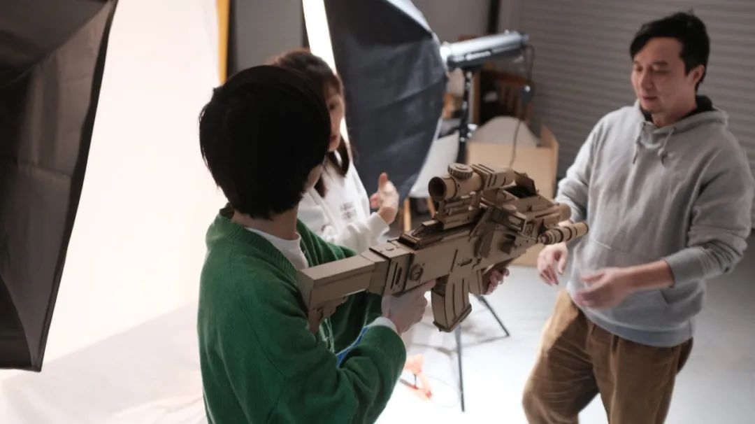 钢铁侠头盔纸板教程,钢铁侠头盔用纸箱做