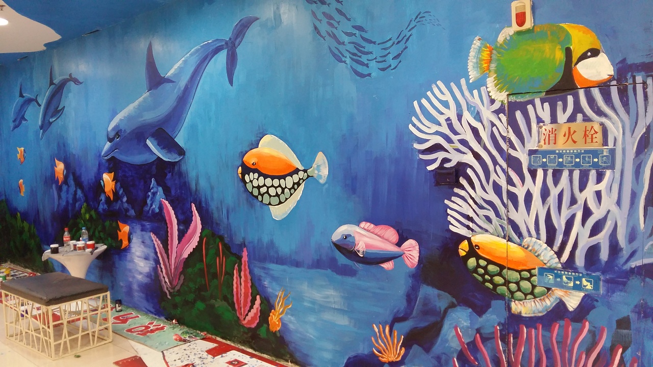 为什么装修都选择乳胶漆不选墙布,装修为什么不用涂料刷白墙了