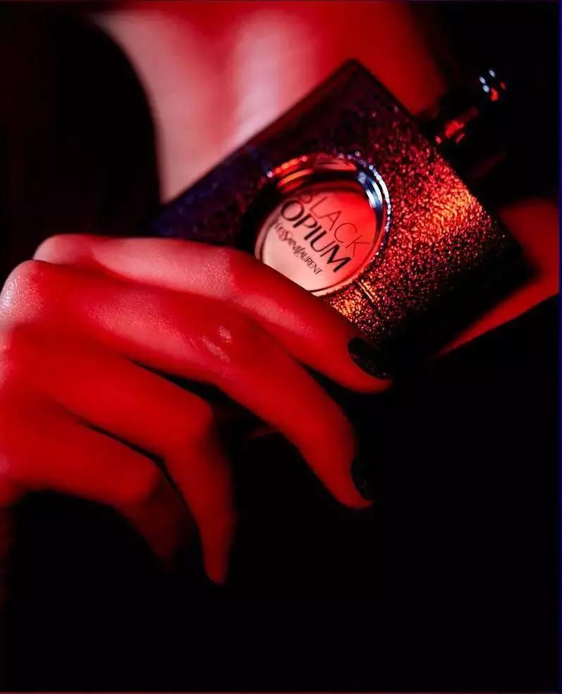 你还没买？这个女生最爱的彩妆收割机再不入手就全断货了！