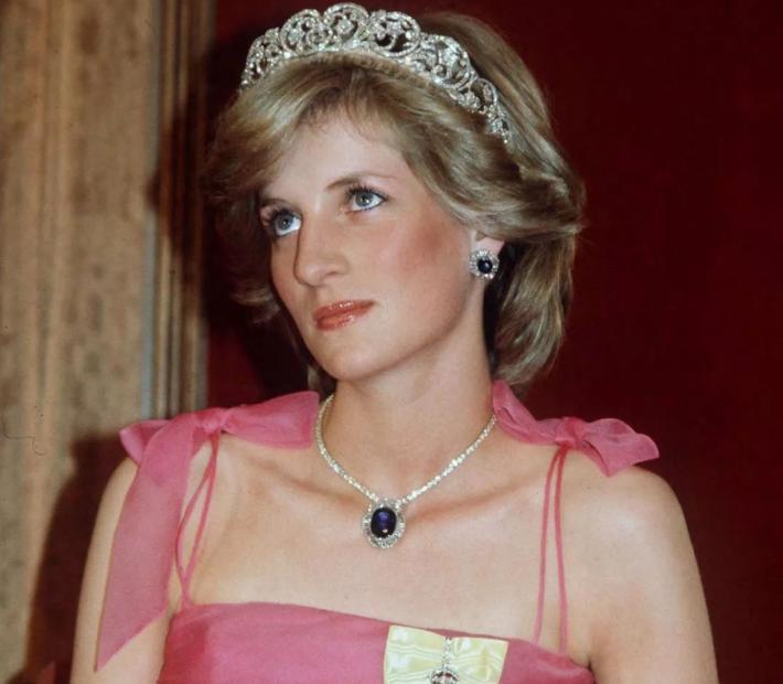 查尔斯和戴安娜的恩怨情仇,查尔斯难忘旧情为啥还要找戴安娜