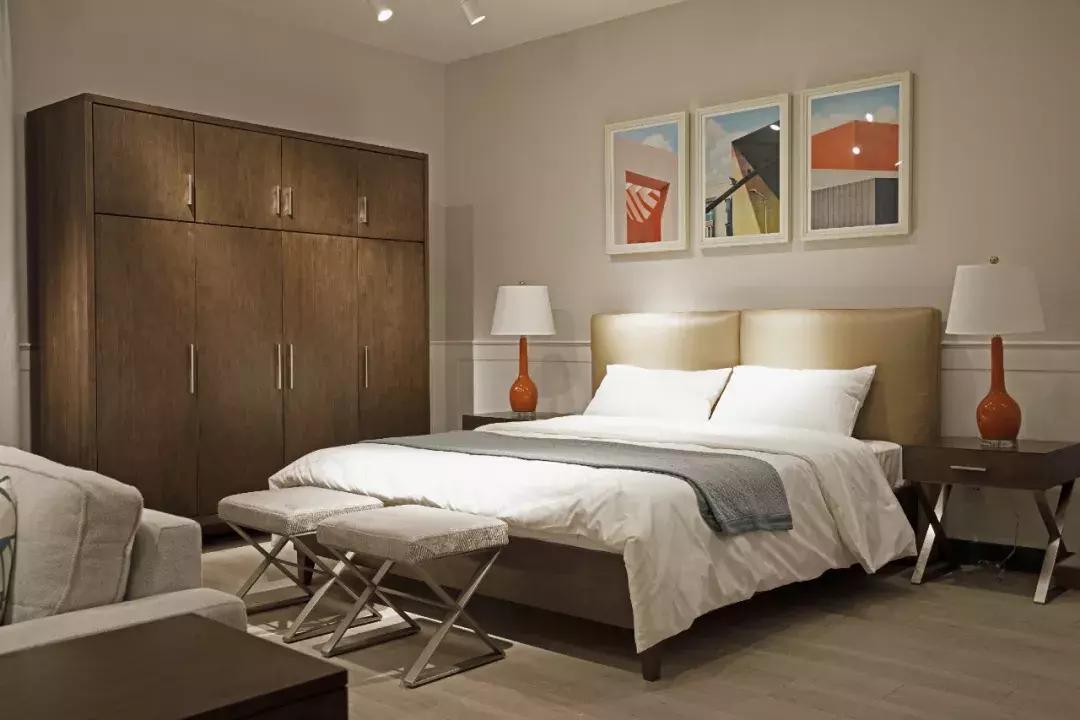 床头柜这样搭配卧室真的好美 (美洛铂格床头柜)