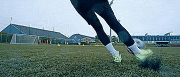 撕开防线的传球,撕开敌人的防线