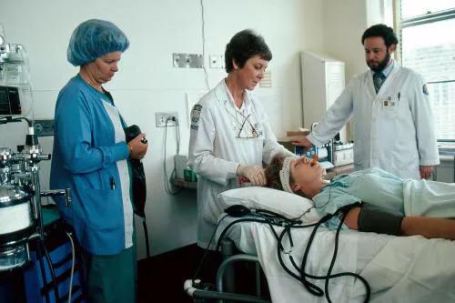 抑郁症:什么人需要电休克治疗?电休克治疗真的管用吗?