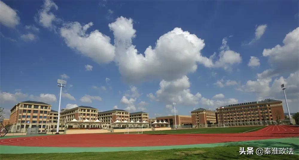 出道即巅峰！秦淮科技高中辩论队市赛夺冠背后