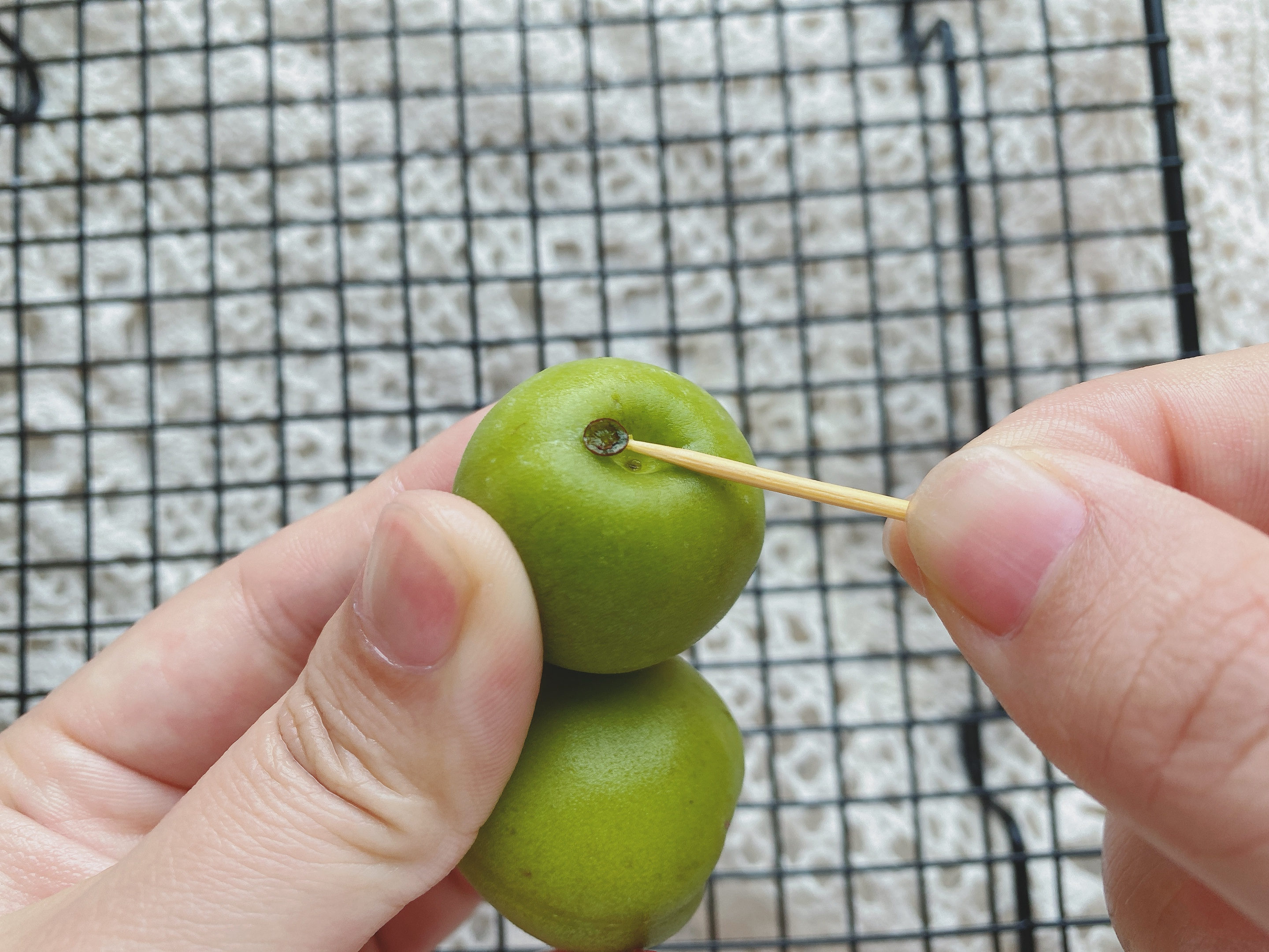 青梅酒用浓香还是酱香好喝,青梅酒最好选什么白酒
