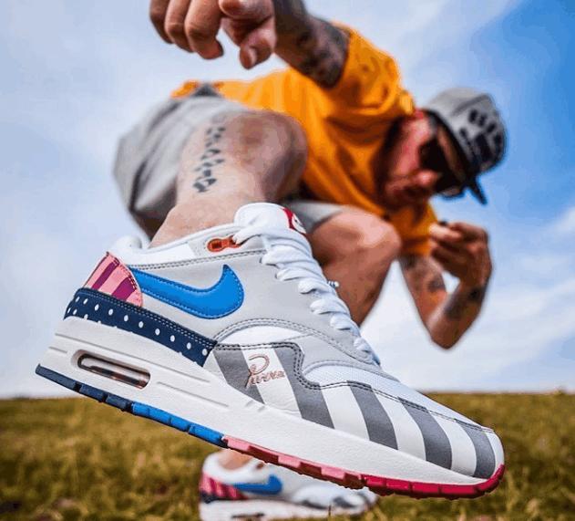 nike白袜受欢迎,nike蓝灰白和黑橙哪个受欢迎