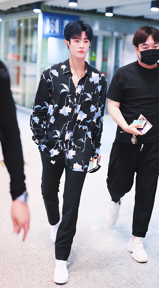 港风风范的港男,港风复古风穿搭男