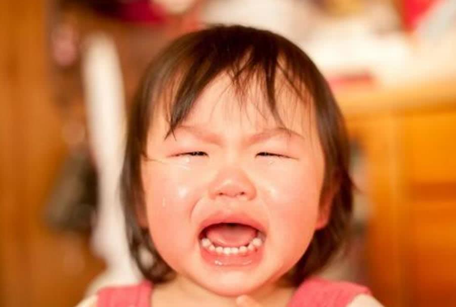 宝宝吃鱼被鱼刺刺在喉咙怎么办,宝宝吃鱼被刺卡住怎么办