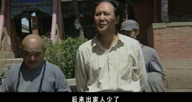 县长陪毛主席游览寺庙，方丈认出县长却没认出毛主席